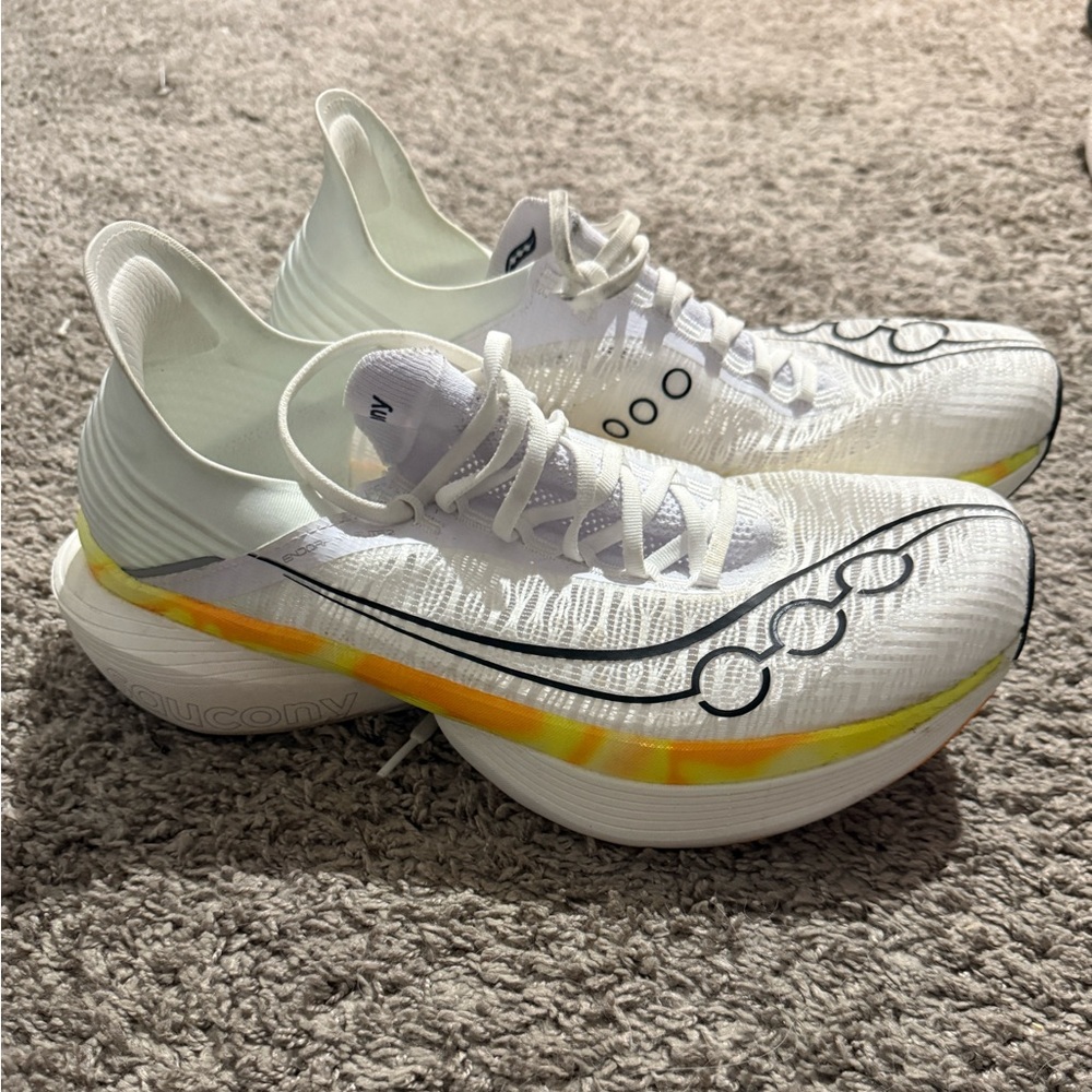 Saucony Endorphin Elite 2
